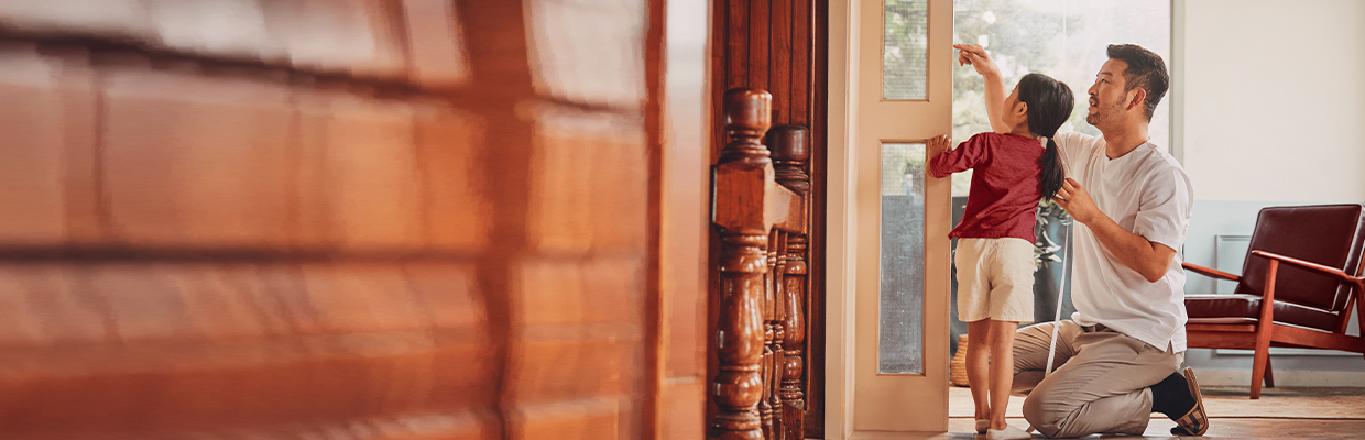 A mother kissing her son's cheek; image used for HSBC Malaysia Junior TopRate Savings page.