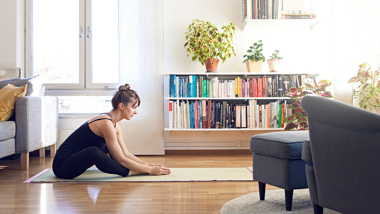 Woman doing yoga; image used for HSBC MY live within your means article page