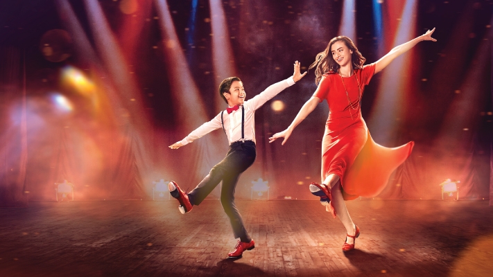 A brother and sister are dancing; image used for HSBC Malaysia Platinum Credit Card page.