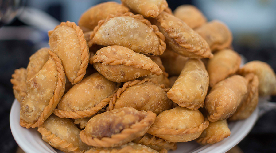 A plate of curry puffs; ; image used for HSBC Malaysia Best Ramadan Bazaars article