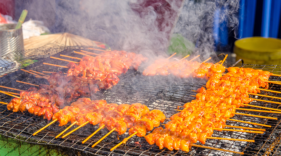 Chicken satay on a grill; ; image used for HSBC Malaysia Best Ramadan Bazaars article
