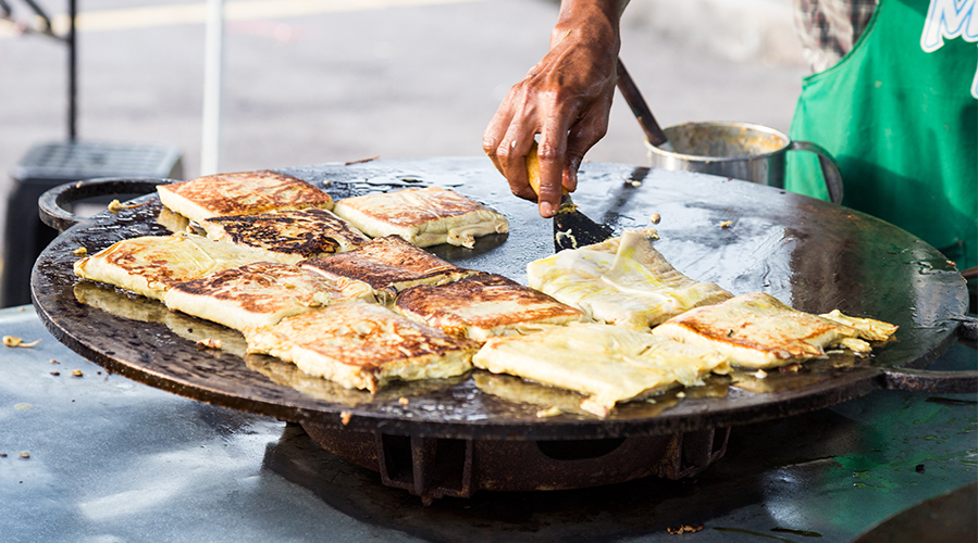A man making pancakes; image used for HSBC Malaysia Best Ramadan Bazaars article