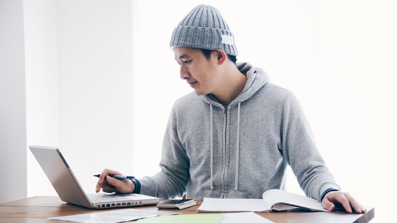 Man on computer; image used for HSBC Malaysia creating a budget article page