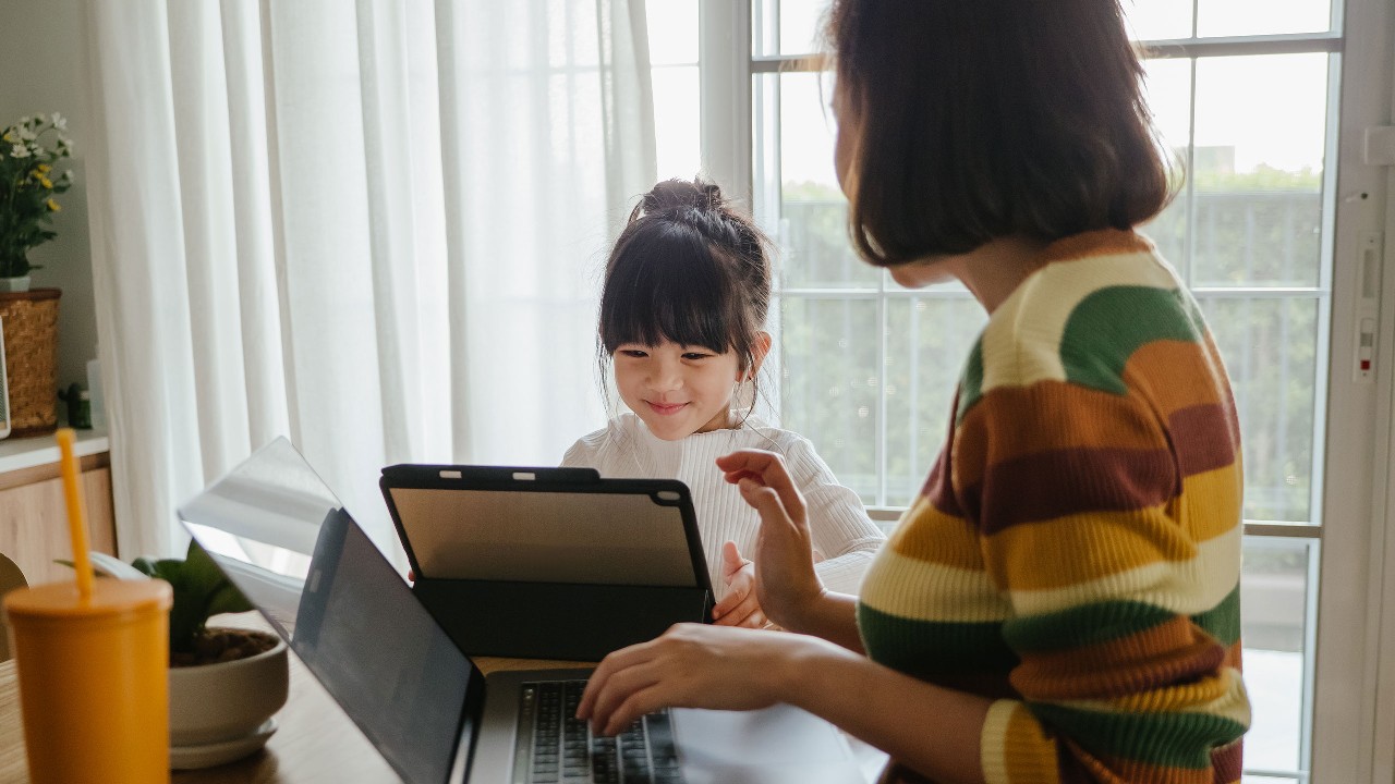 Mom and daughter working; image used for HSBC MY types of savings article page