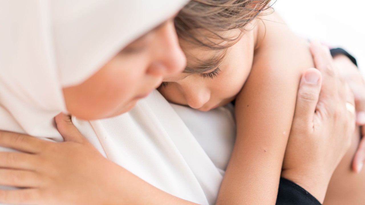 Mother holding child; images used for HSBC MY making your money work for you article page