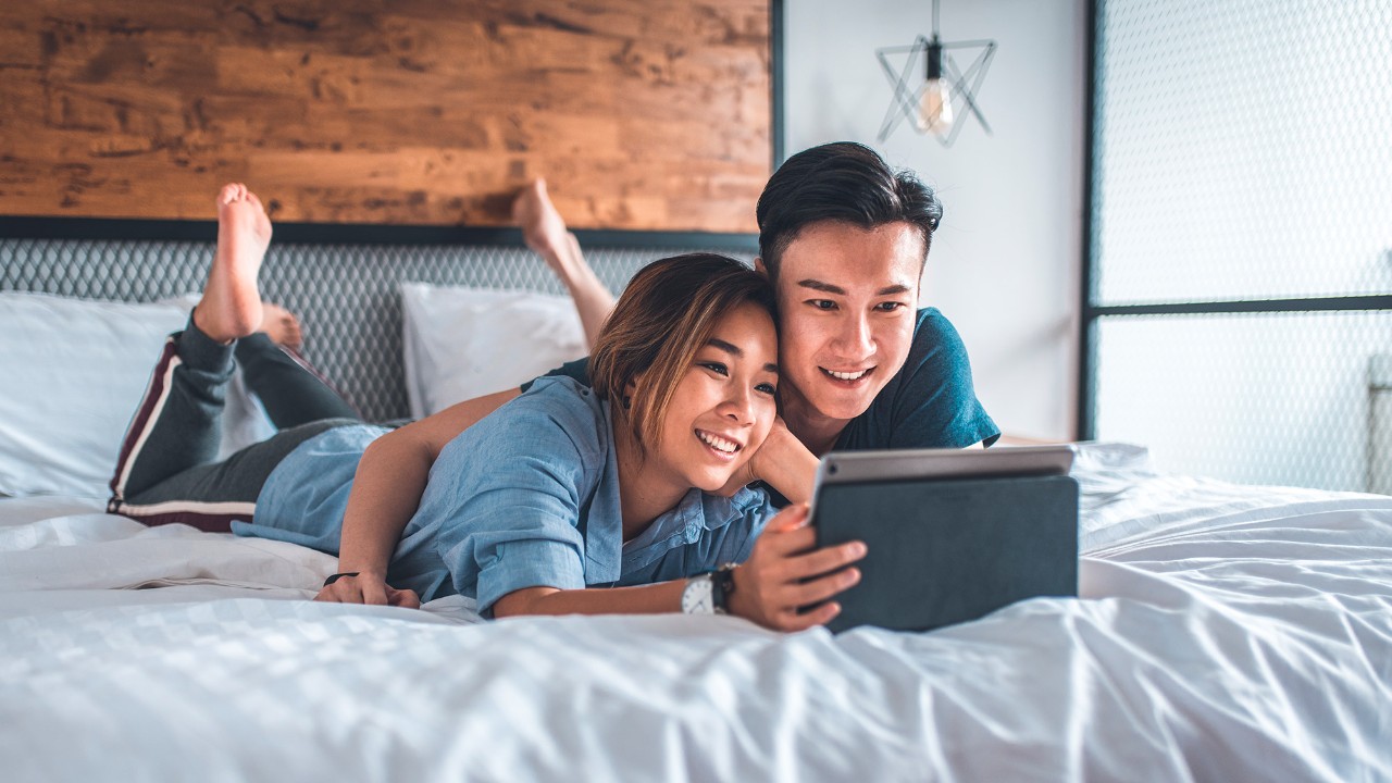A couple is using a tablet; image used for HSBC Malaysia Homesmart