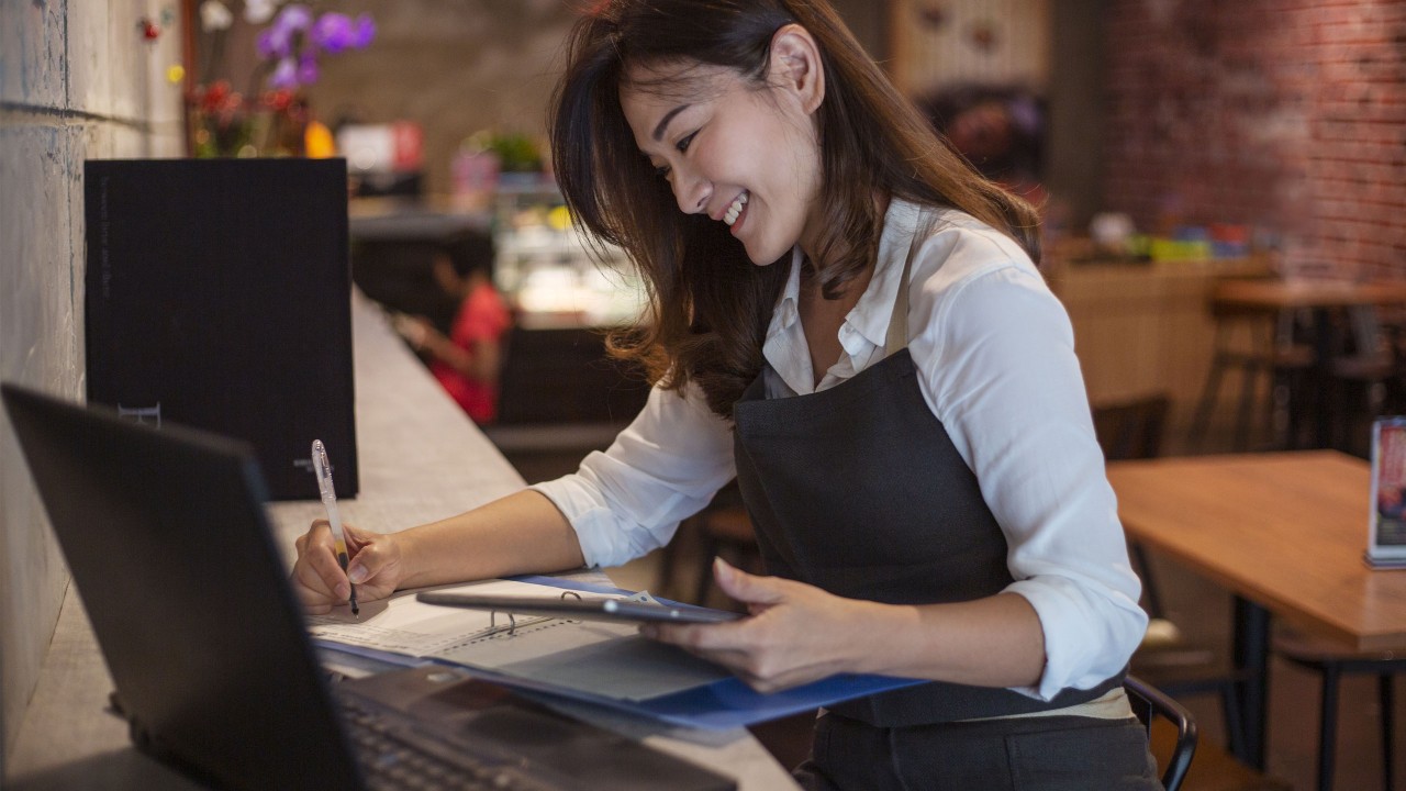 Small business owner is calculating financial report ;image used for HSBC Malaysia Fusion 'How can businesses adapt and bounce back' article page.