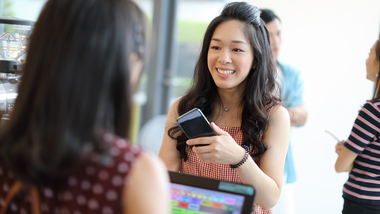 Woman placing an order; image used for HSBC Malaysia Fusion ‘Adapt your business to the digital economy’ article. 